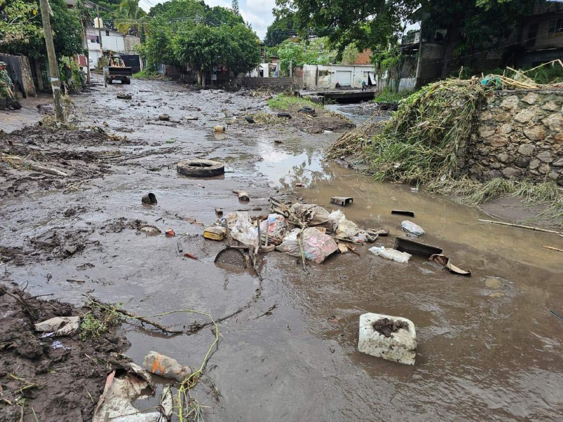 Lluvias provocan desbordamiento de la barranca Agua Hedionda