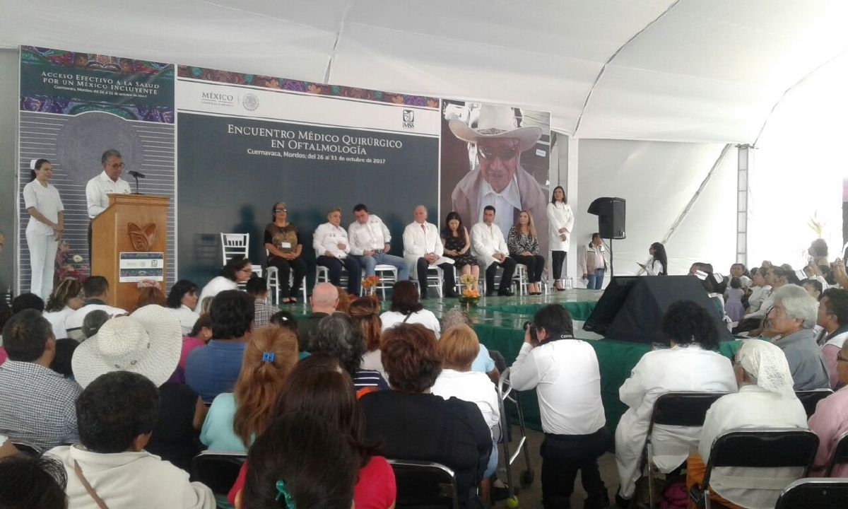 Clausura Mikel Arriola jornada de cirugías oftalmológicas en Morelos