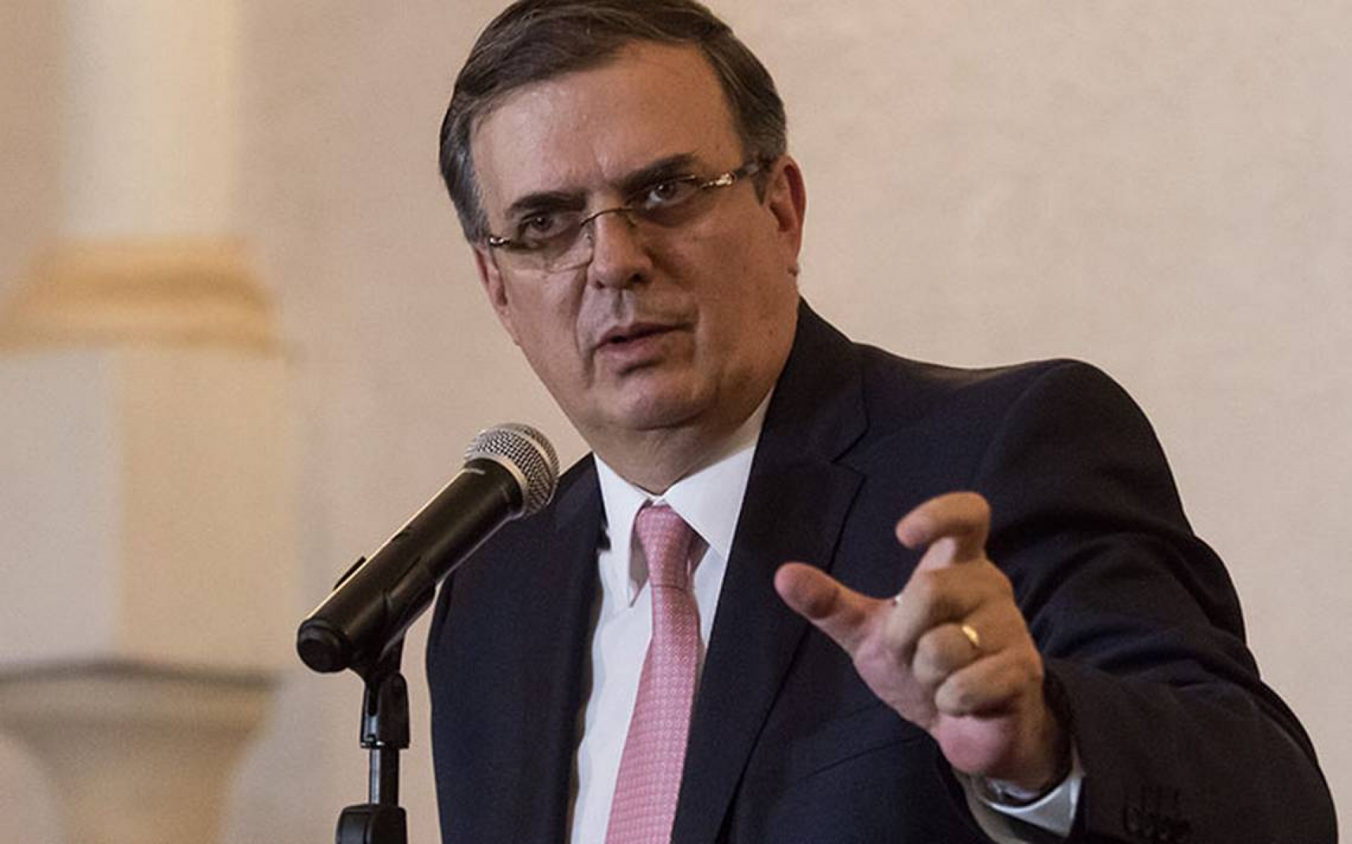 Marcelo Ebrard ve como una opción interesante la legalización de la marihuana
