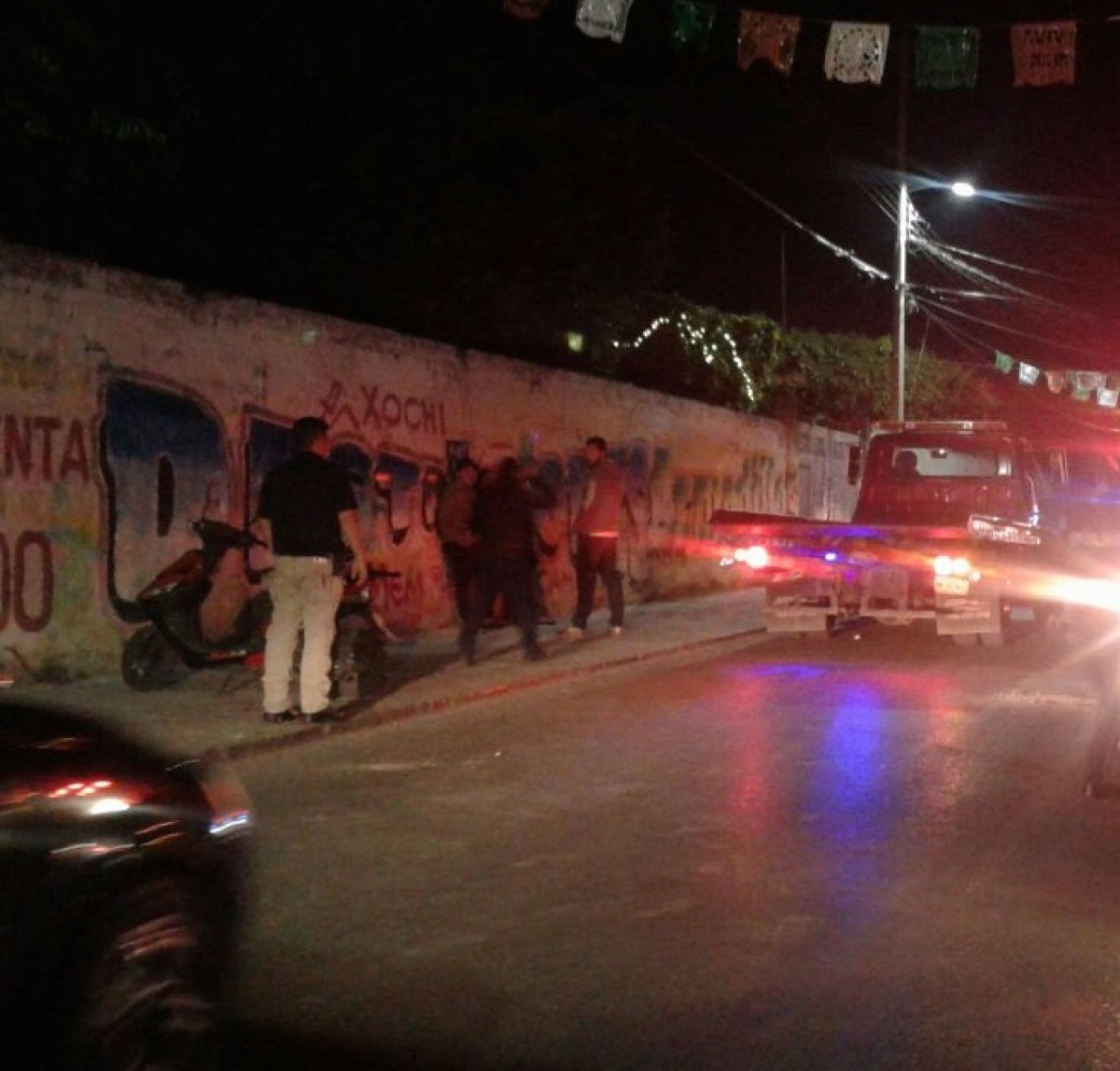 Muere adolescente al chocar en su moto
