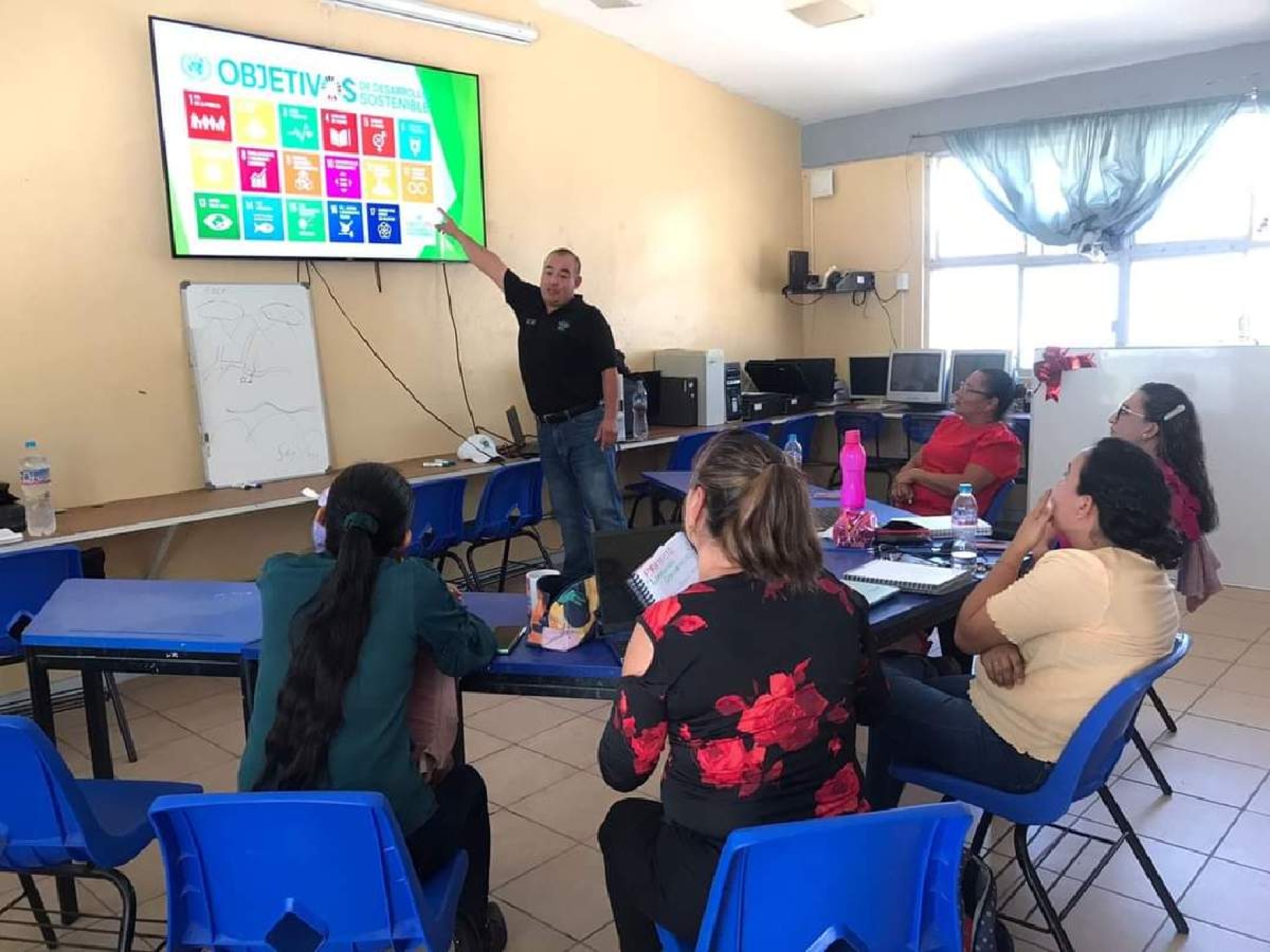 Mantienen programa de separación de basura en telesecundaria de Coatlán