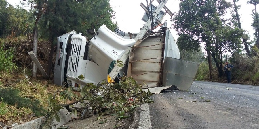 Se registra accidente de camión en la carretera Cuernavaca-México