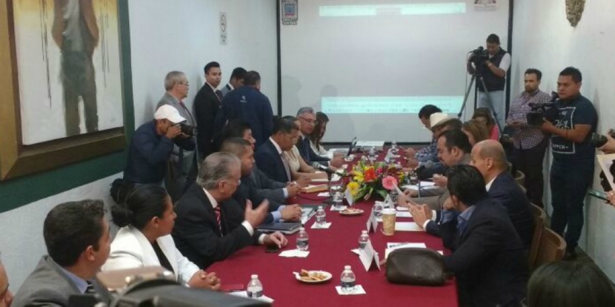 Comparece secretario de Gobierno ante diputados