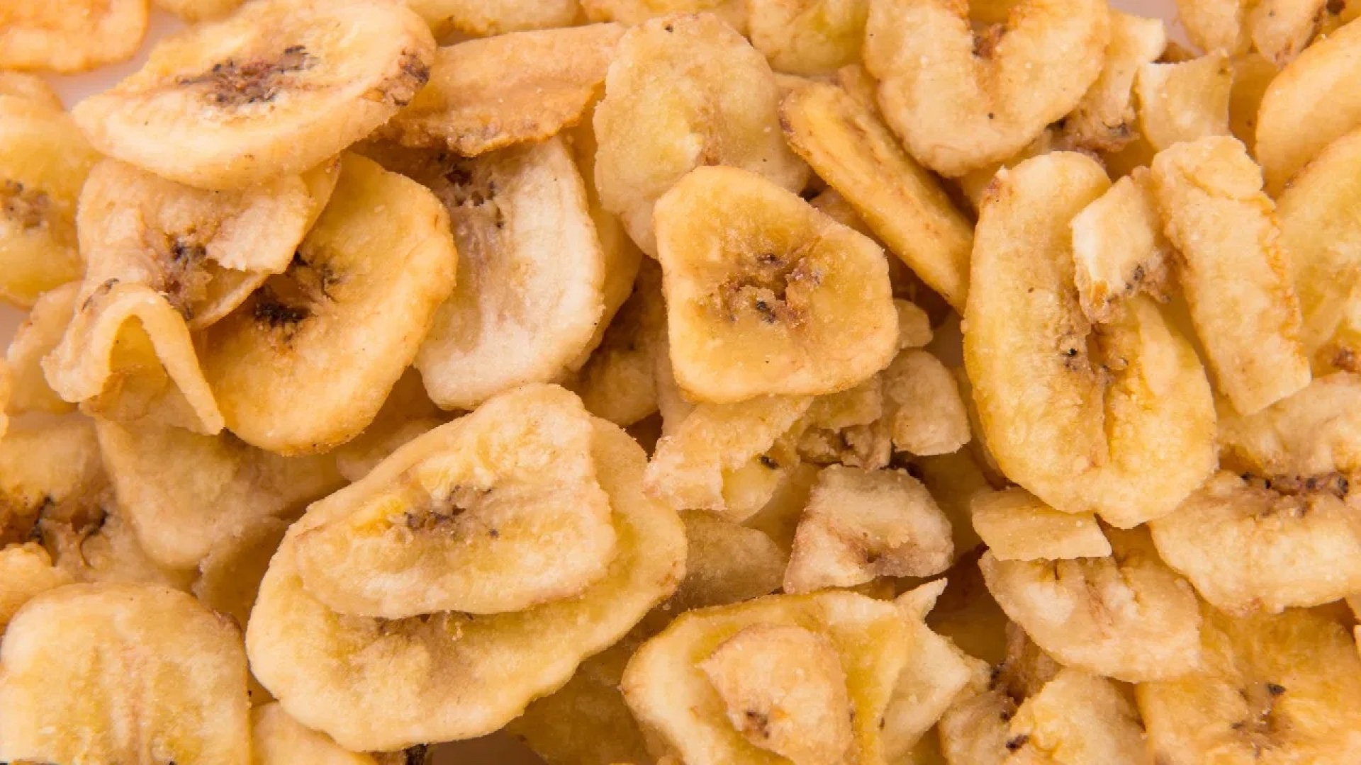 ¿Cómo hacer chips de plátano? Un snack saludable en solo 15 minutos