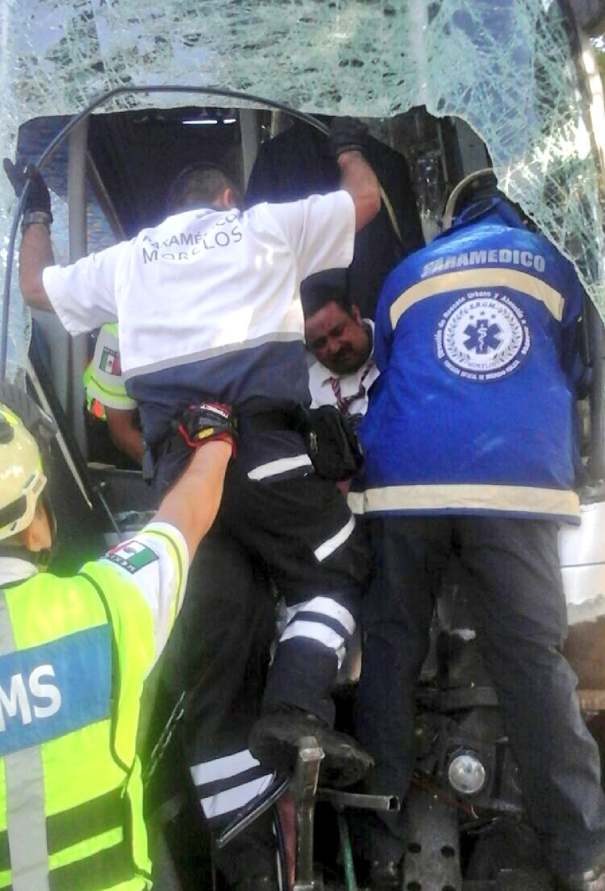 Choque en Alpuyeca deja un muerto y seis heridos