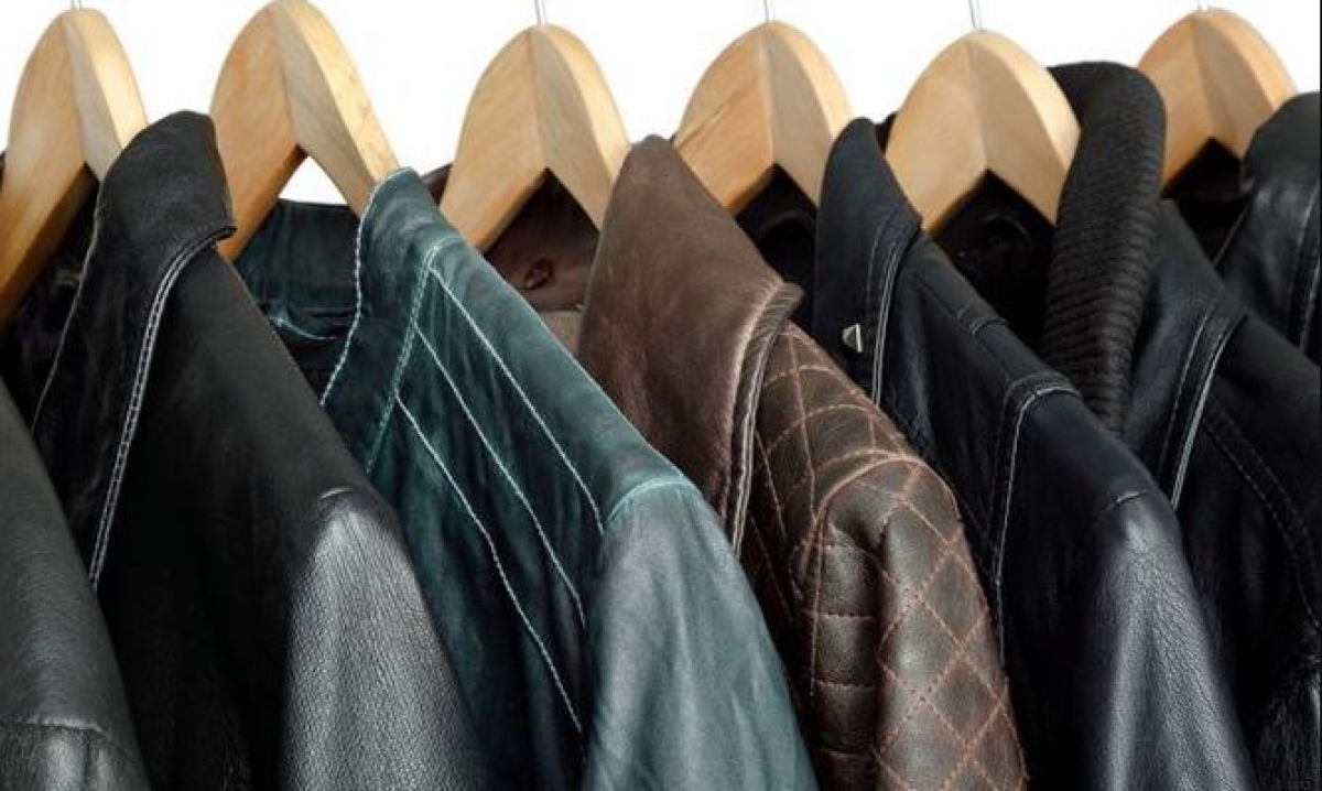 Cómo quitar arrugas a tus pantalones y blazers de piel