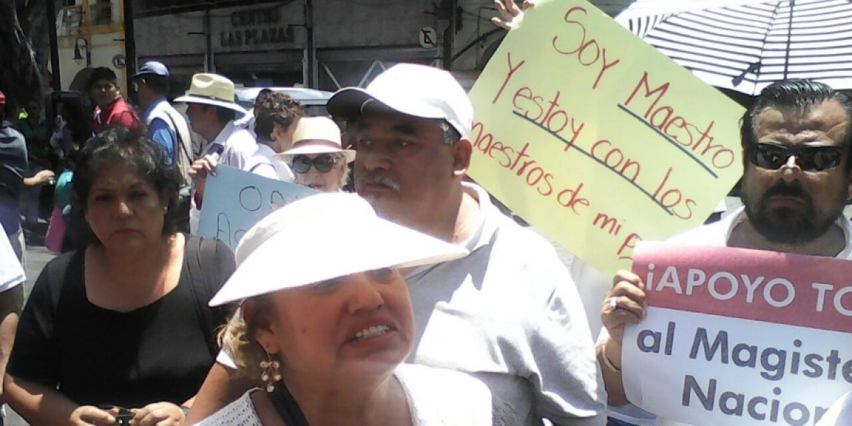 Se manifiestan profesores convocados por la CNTE; repudian represión del magisterio en Oaxaca