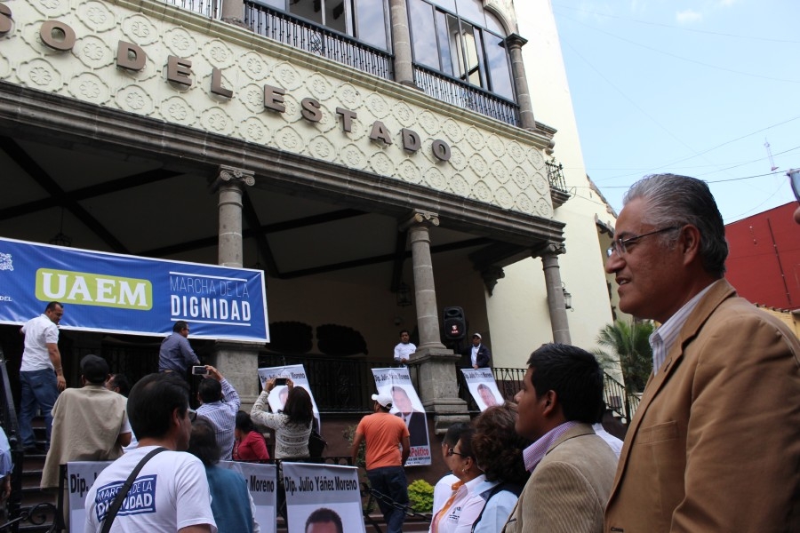 Retira UAEM el plantón de la Plaza de Armas y ahora presiona al Congreso