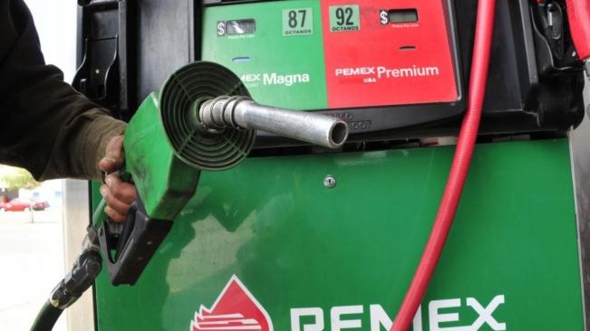 Gobierno de AMLO aplica su primer estímulo fiscal a la gasolina Magna