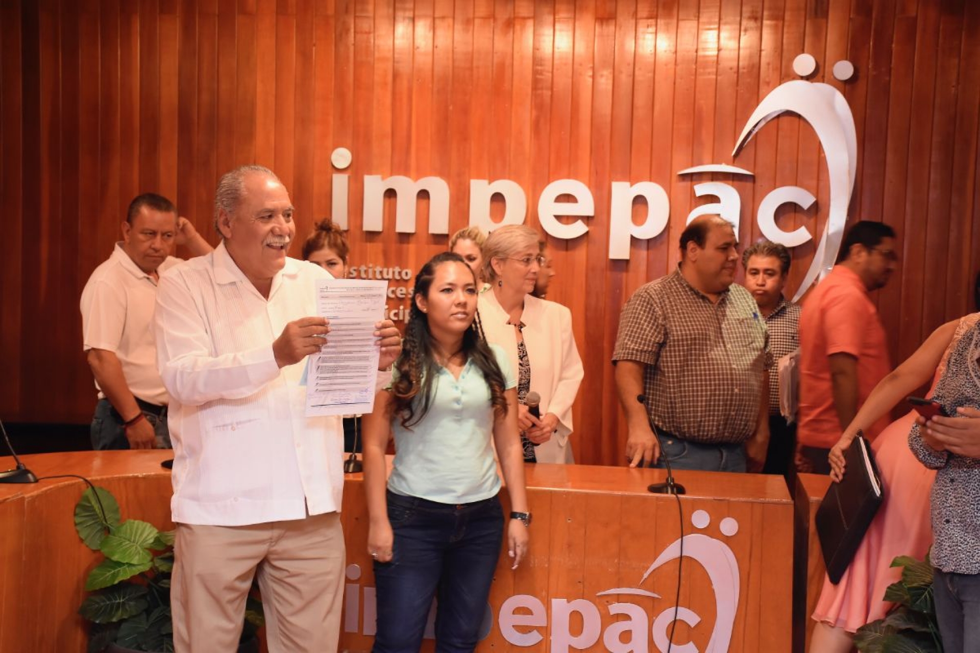 Demédicis solicitó su registro como candidato independiente a la gubernatura