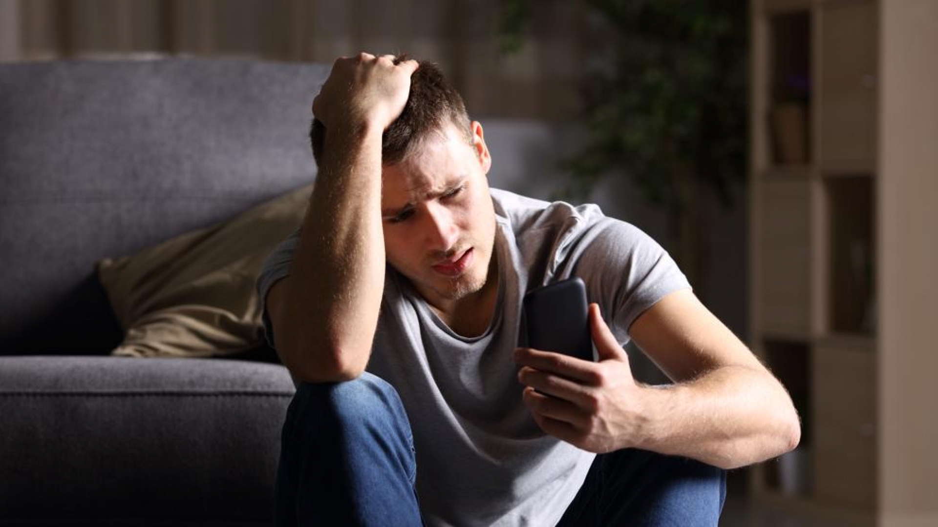 Por qué debes dejar de seguir a tu ex en las redes sociales
