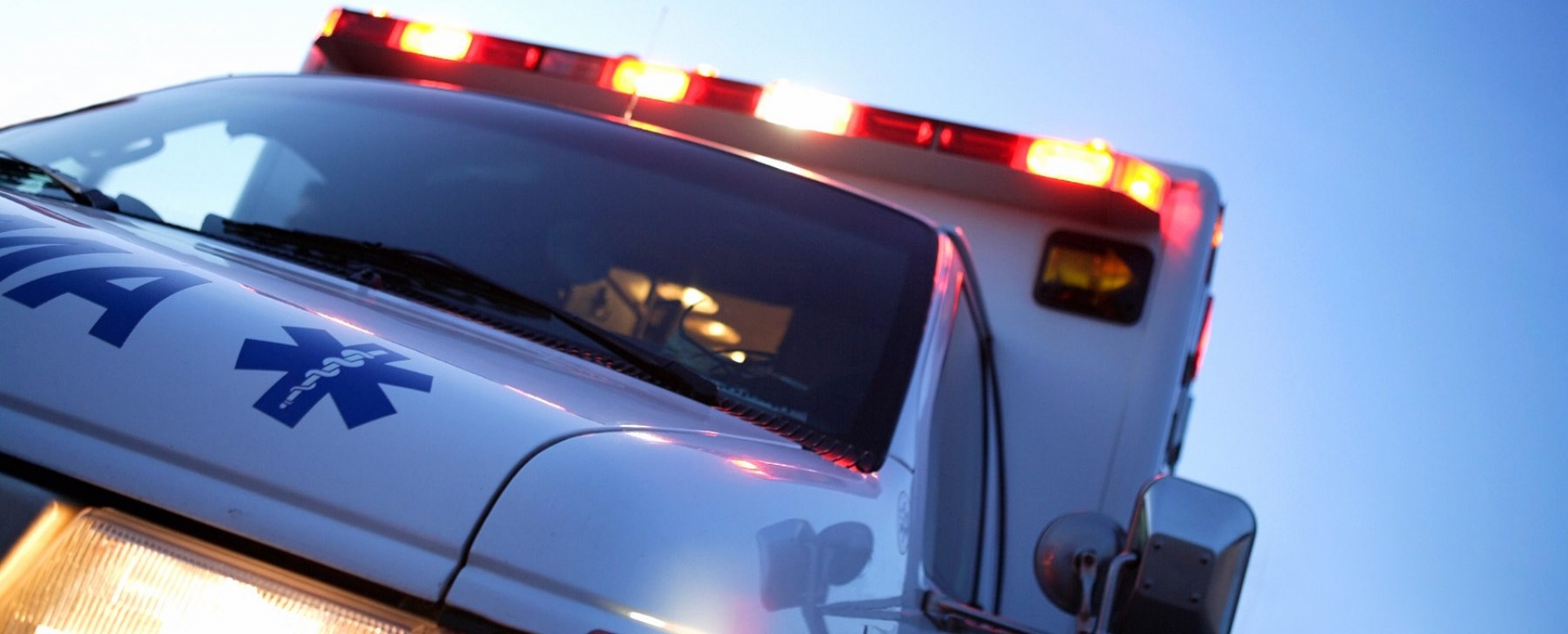 Hieren a un hombre de un machetazo