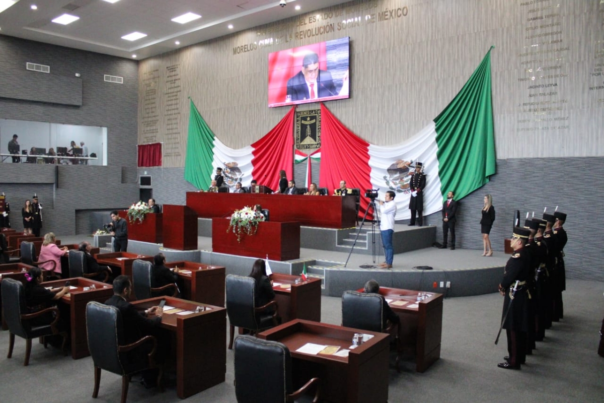 Develan letras doradas '2023, Año del Bicentenario del Heroico Colegio Militar' en Muro de Honor
