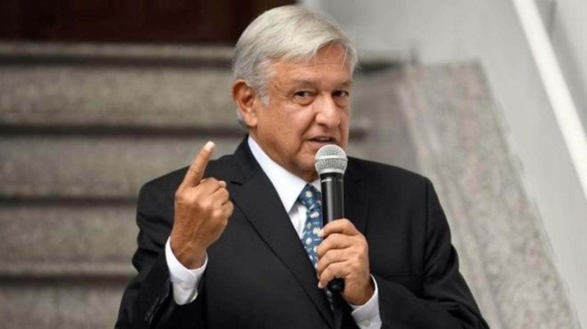 AMLO advierte a su gabinete: no endeudamiento, solo se gastará lo que esté disponible