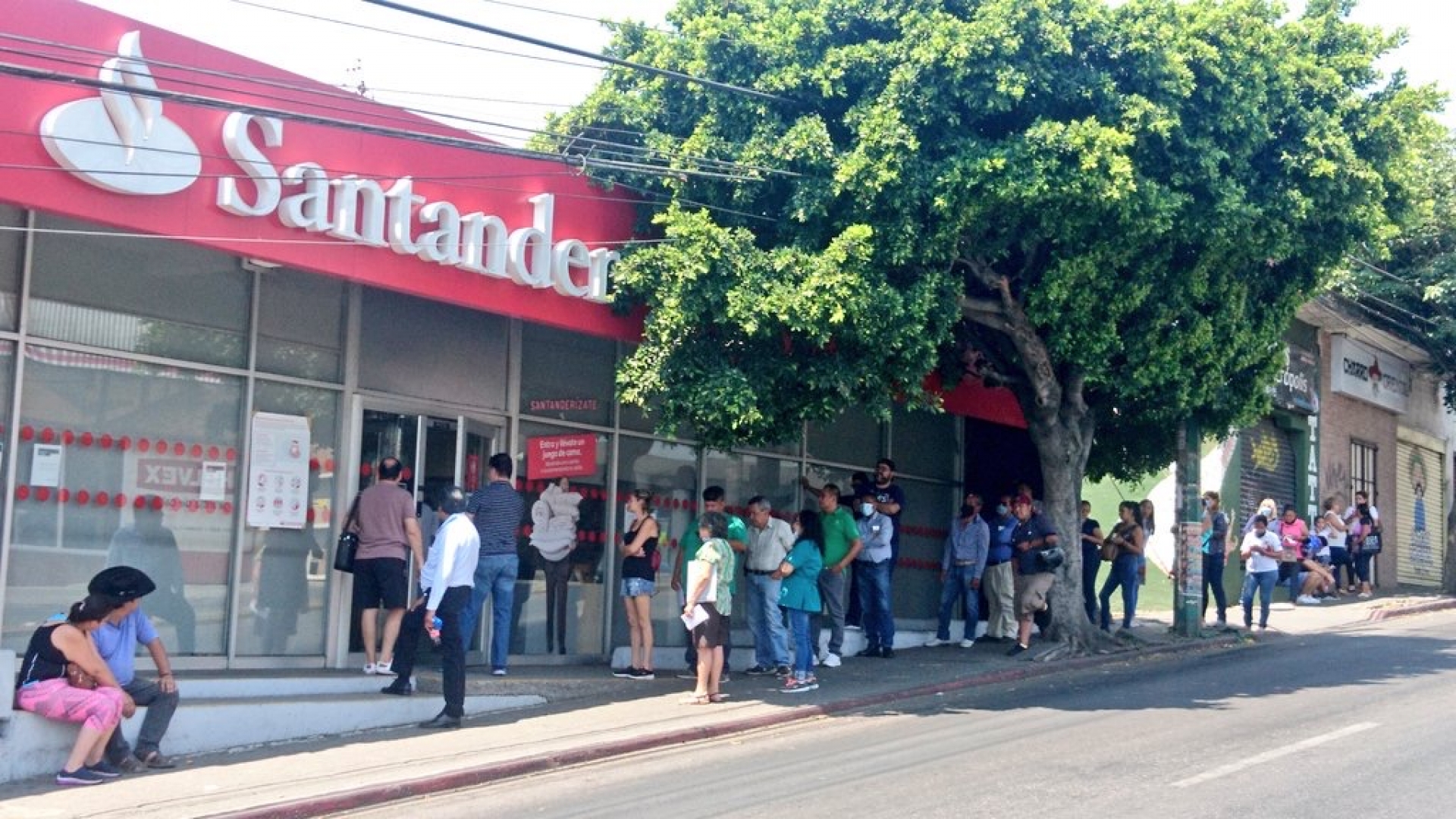 Los bancos podrían reducir más su operación: Condusef