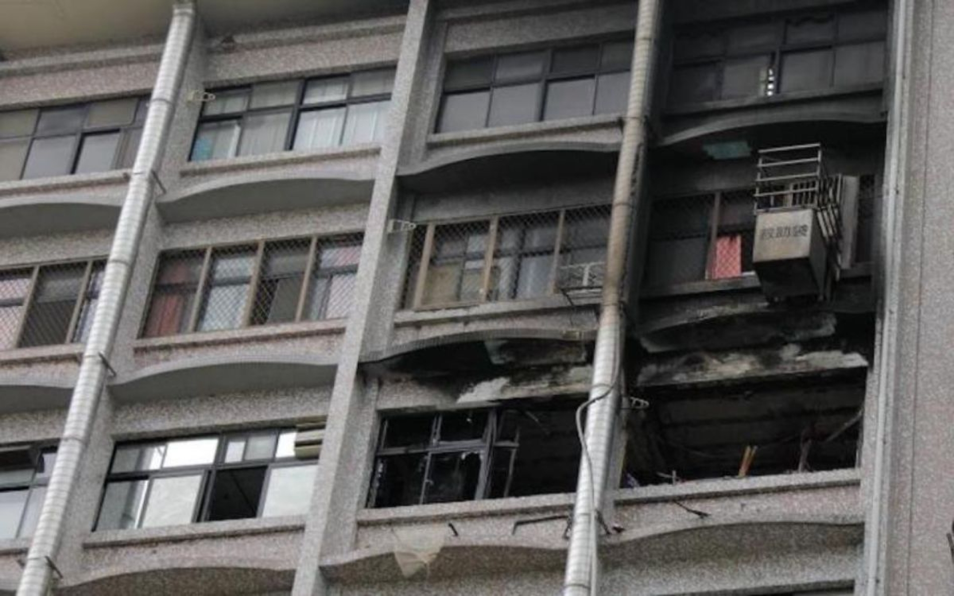 Al menos nueve muertos en incendio de hospital en Taiwán