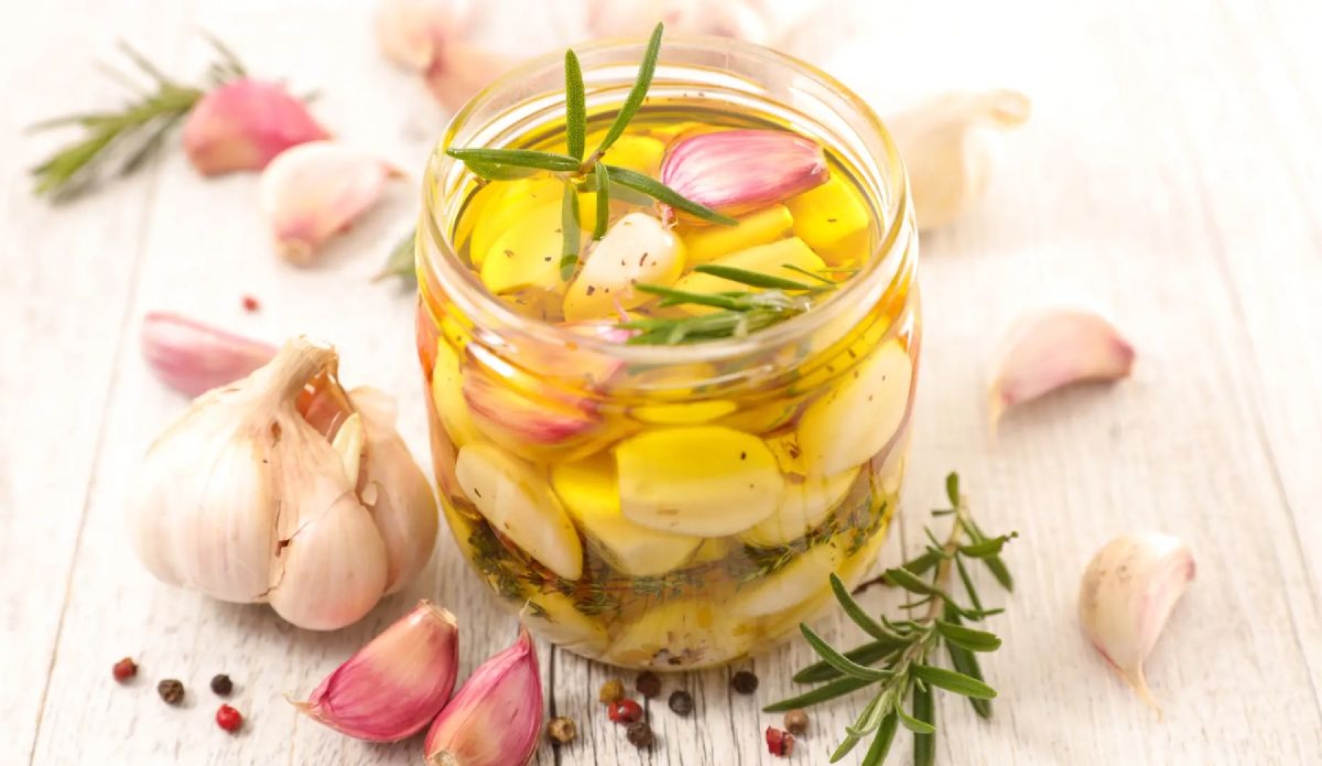 Ajo en aceite, un truco sencillo para cocinar con más sabor y rapidez