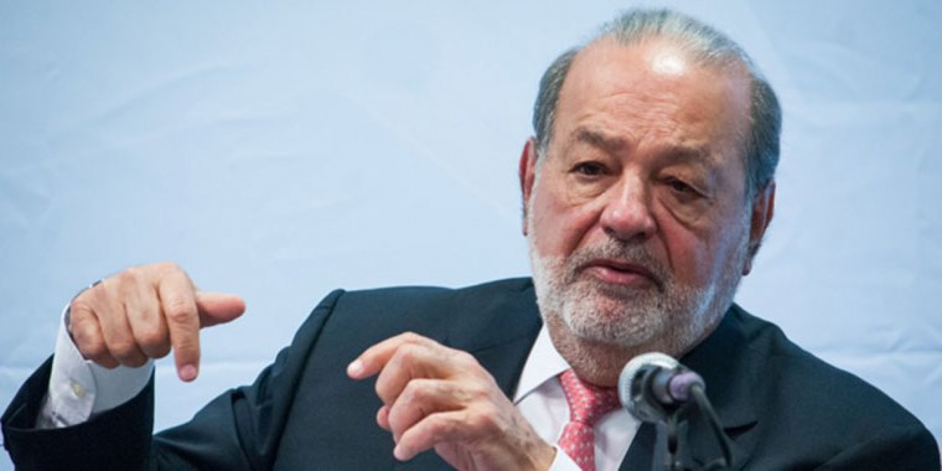 Slim defiende construcción del NAICM; no convenceré a AMLO