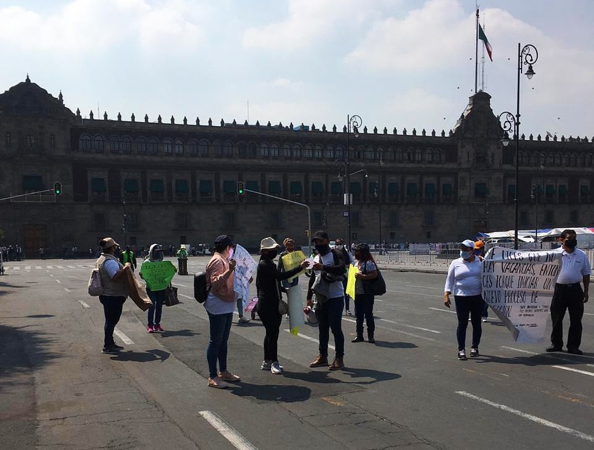 Se manifiestan docentes de nuevo ingreso en la CDMX