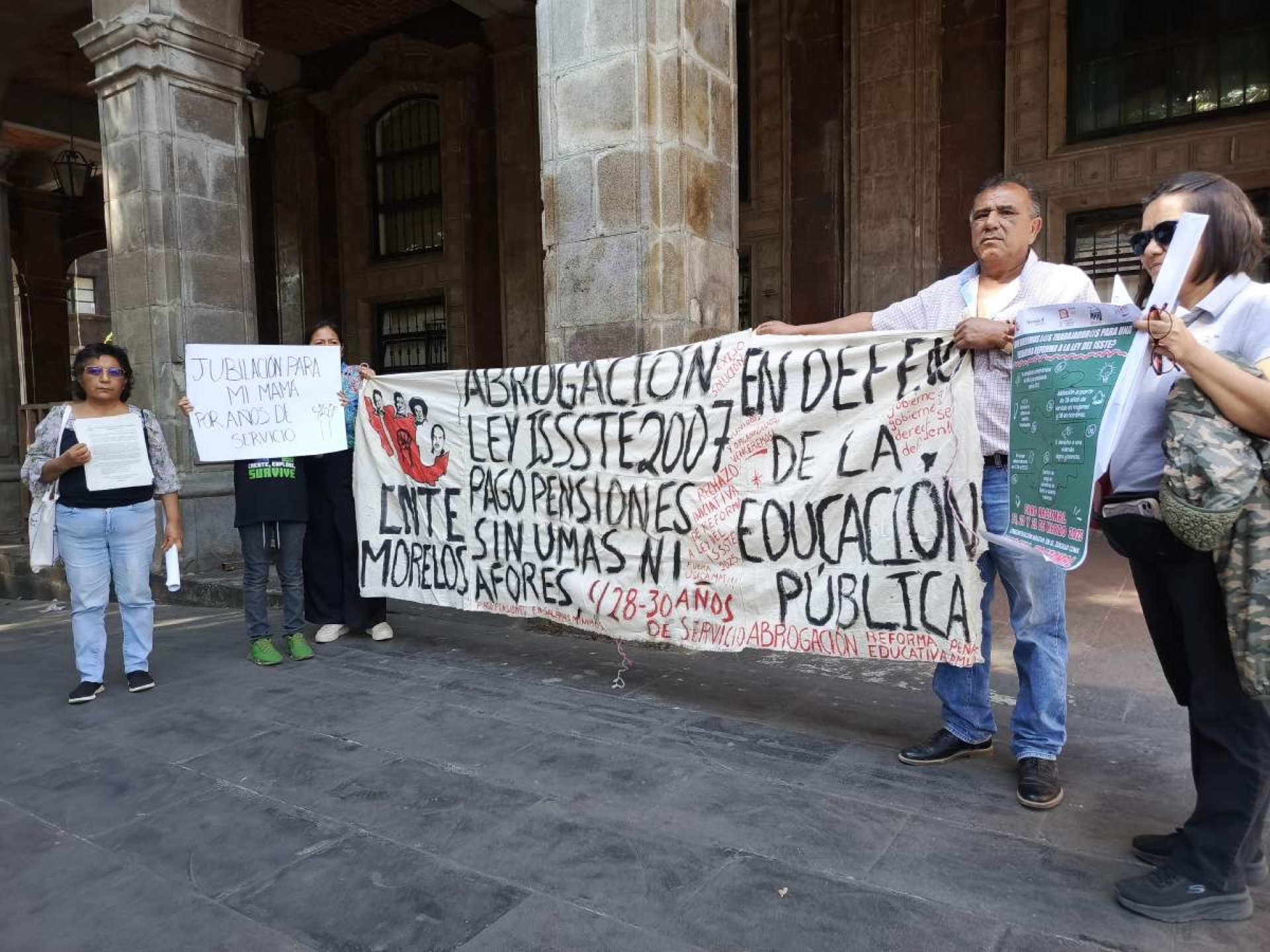 Maestros se suman a marcha nacional