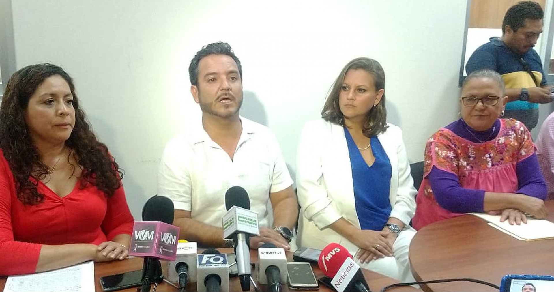 Mantiene Villalobos Adán postura sobre ambulantes del IMSS