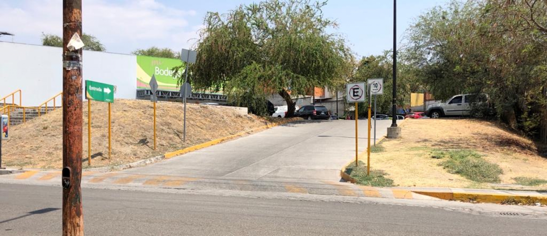 Grupo armado comete robo en tienda 'Bodega Aurrera' ubicada en Xochitepec