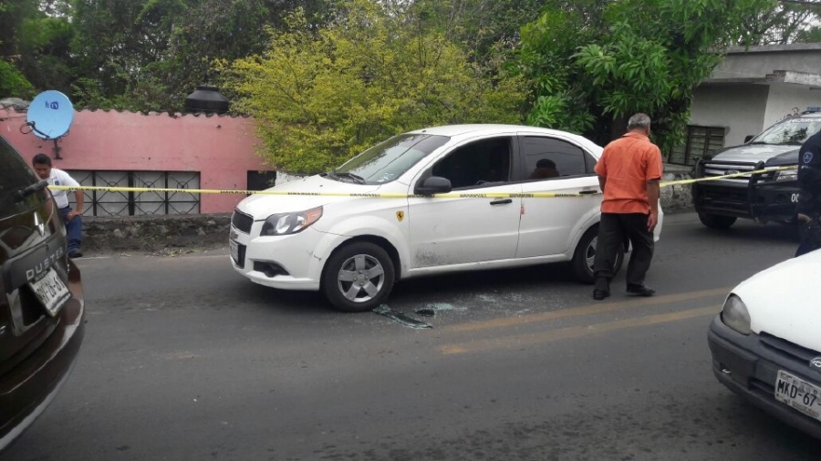 Hieren a balazos a un automovilista en Oaxtepec