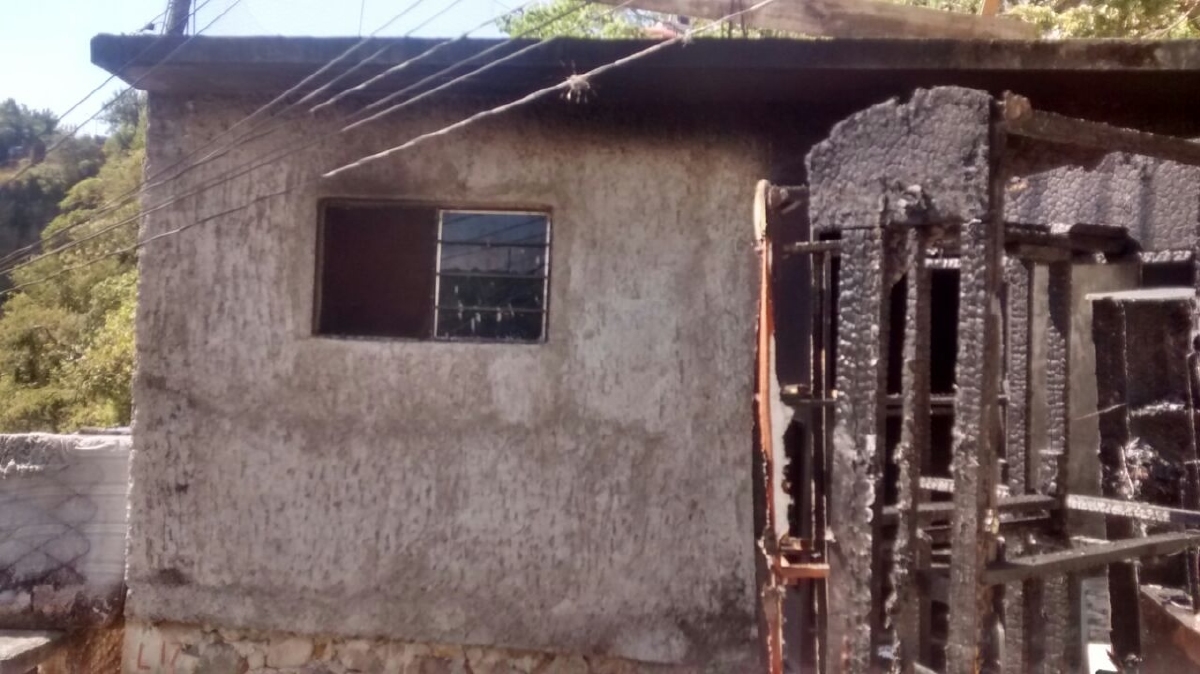 Incendio causó daños en una casa de la Lagunilla