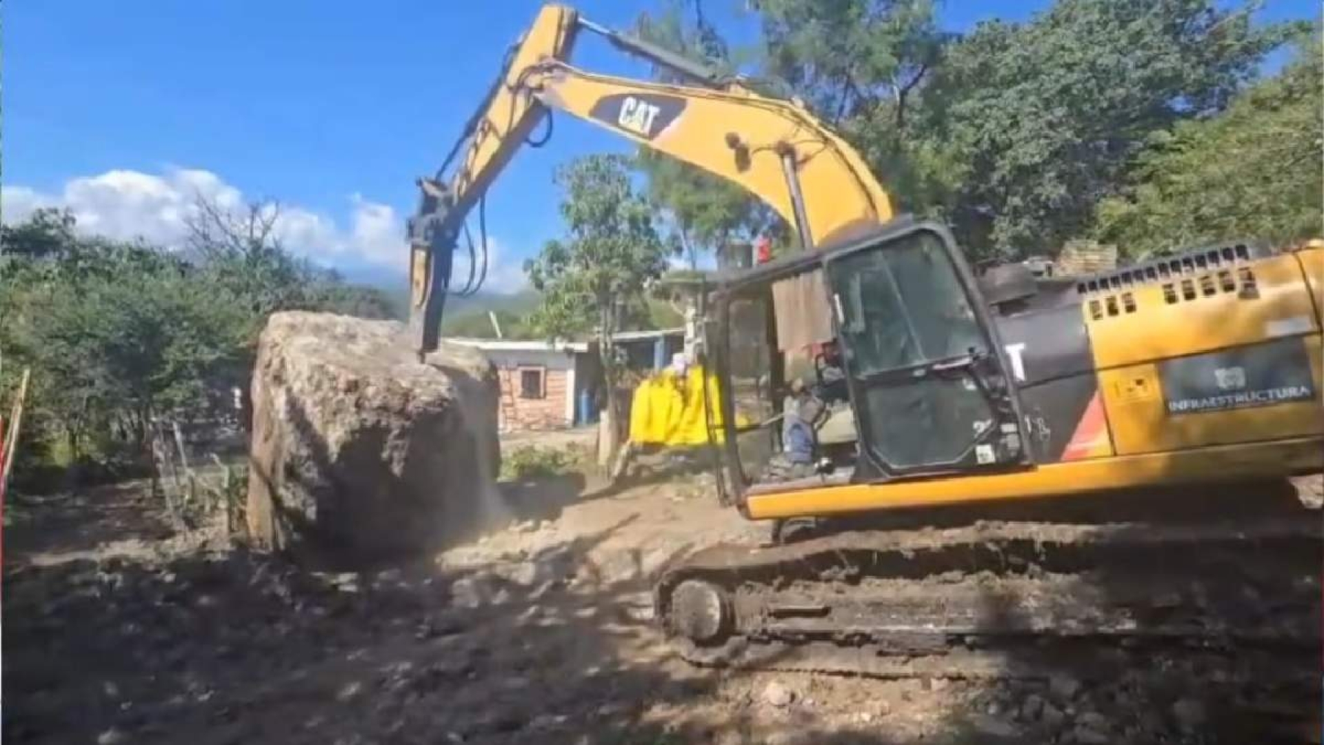Continúa en riesgo zona del derrumbe en Huajintlán