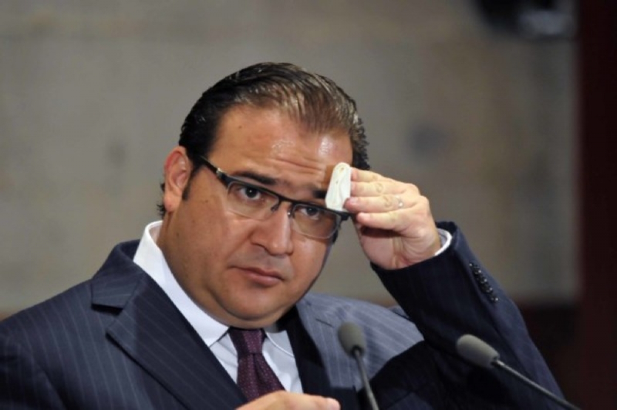 Detienen a joven con pasaporte falso de Javier Duarte
