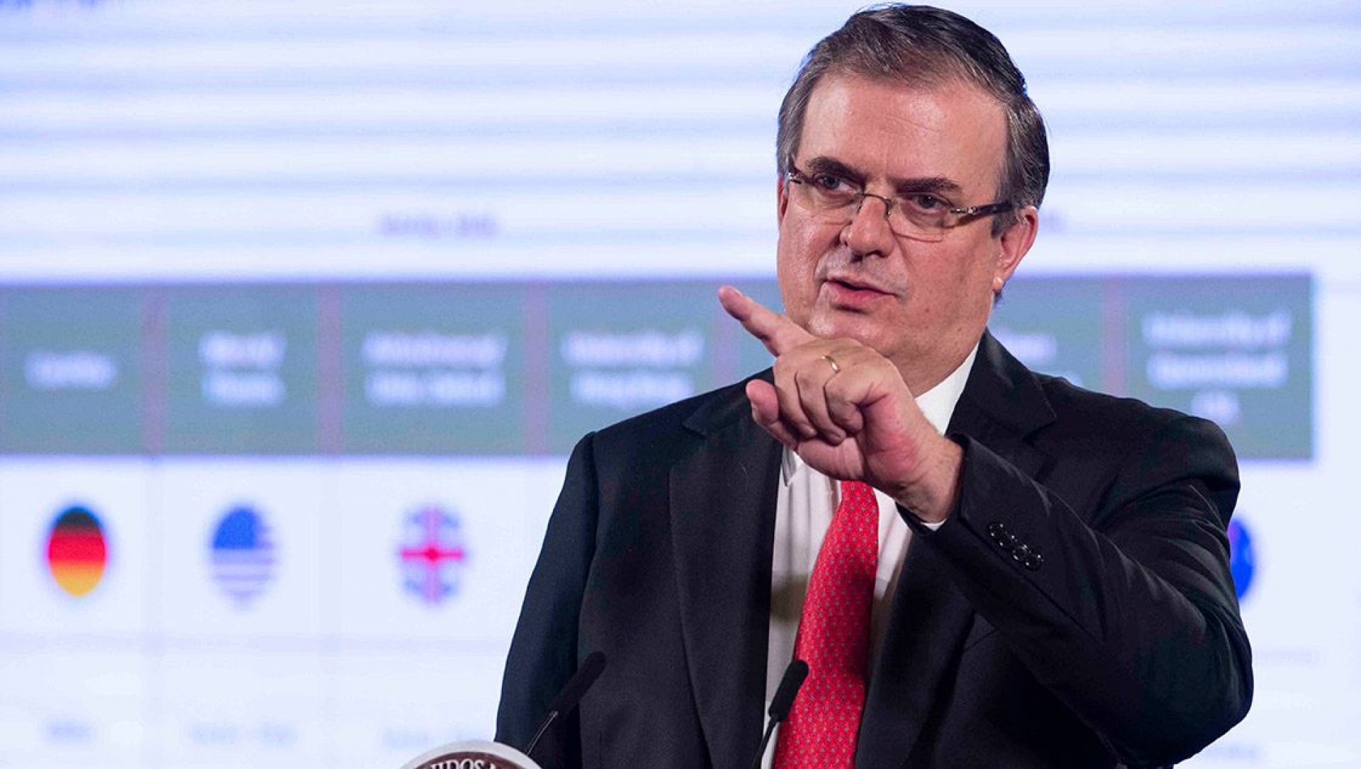 Ebrard anuncia llegada de 2 millones de vacunas para este jueves