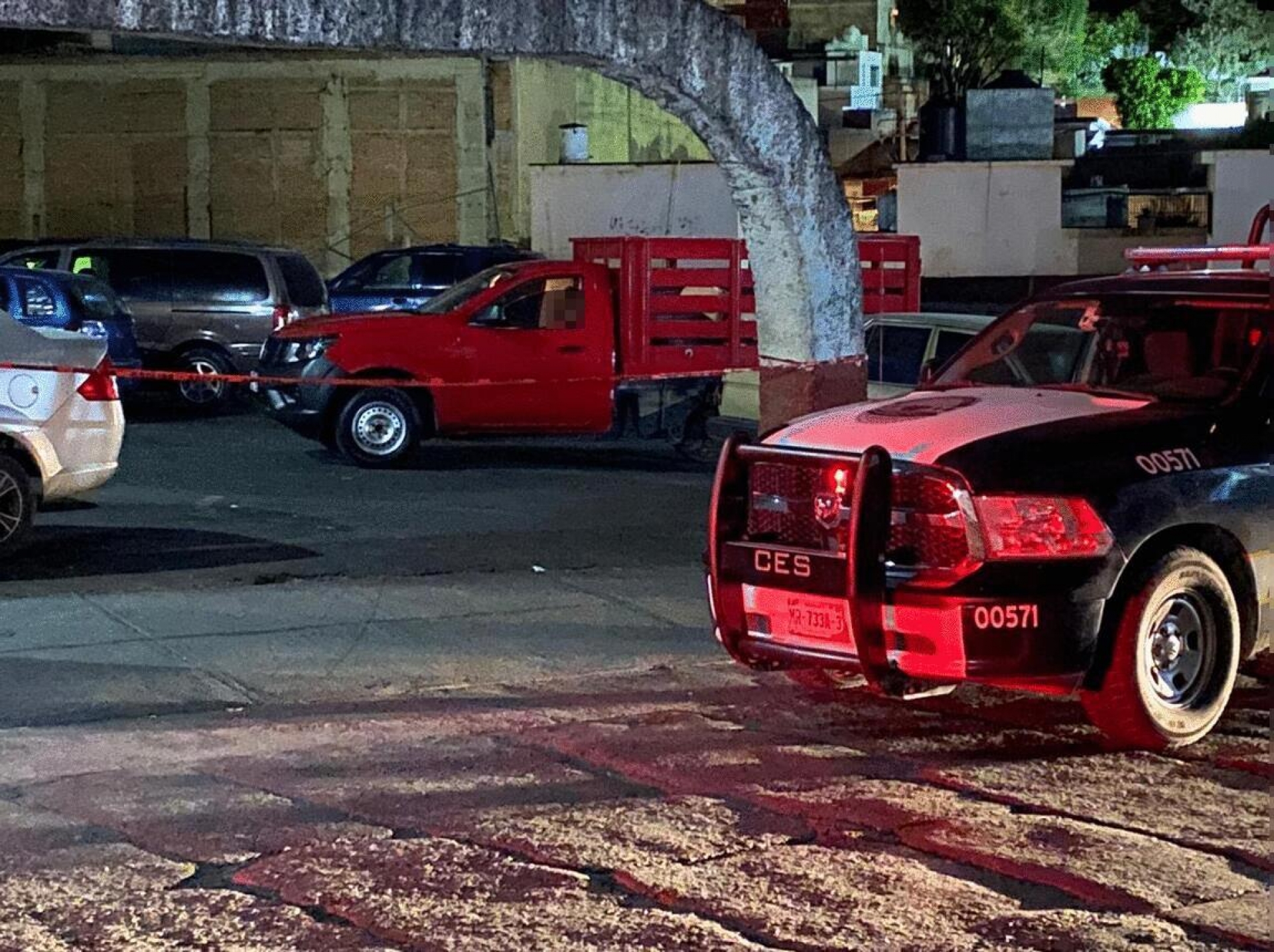 Asesinaron a tiros a un hombre a bordo de una camioneta, en el barrio de Gualupita