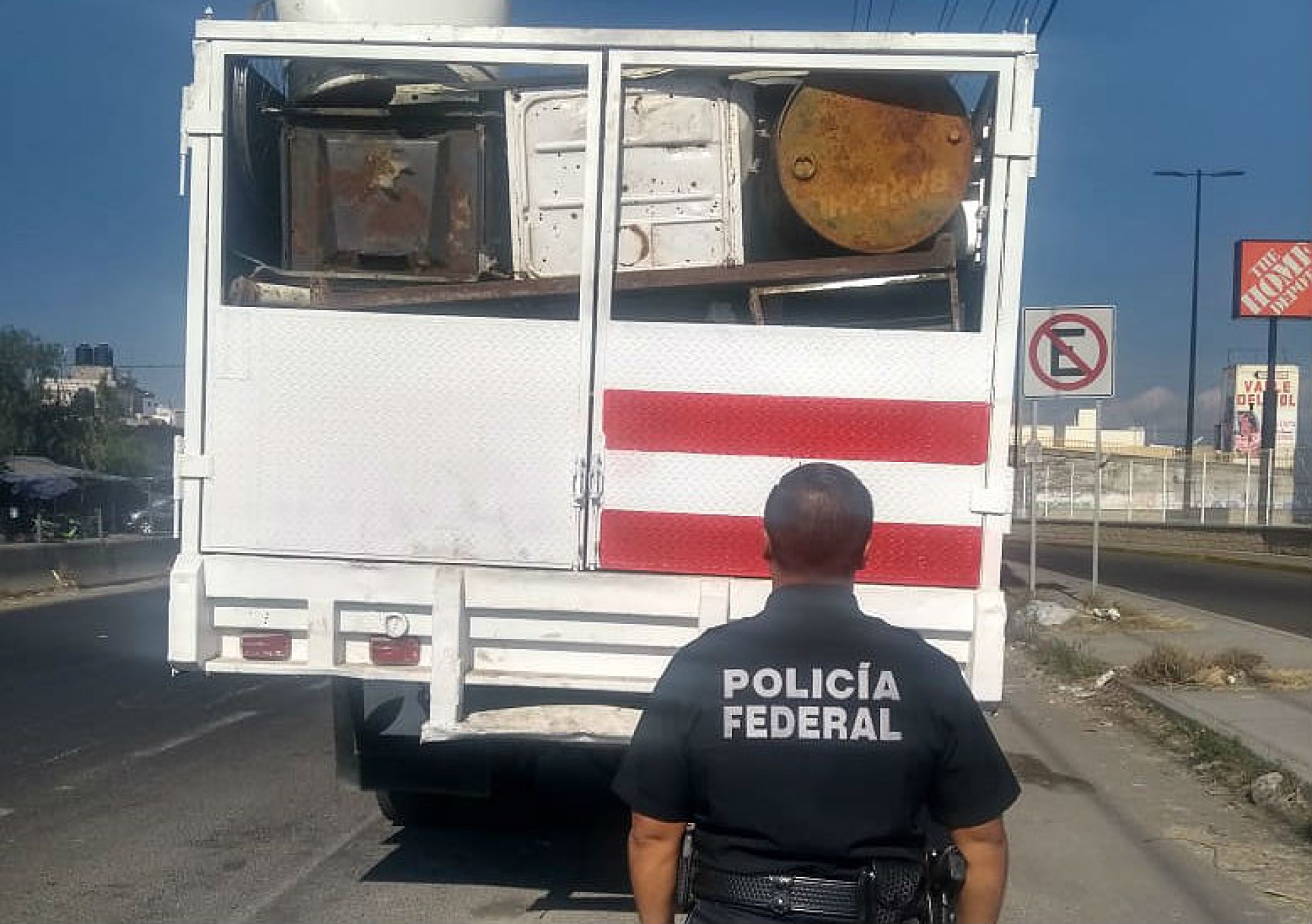 Detiene PF a conductor de camión con licencia presuntamente apócrifa