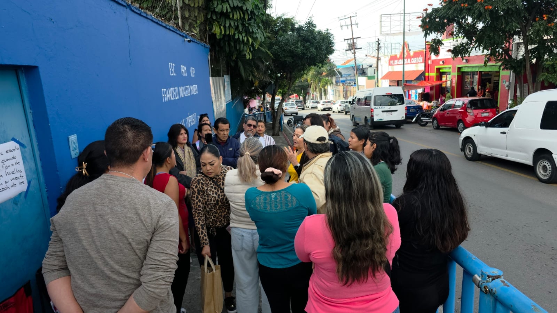 Toman plantel padres de familia de la escuela '20 de Noviembre' en colonia El Empleado