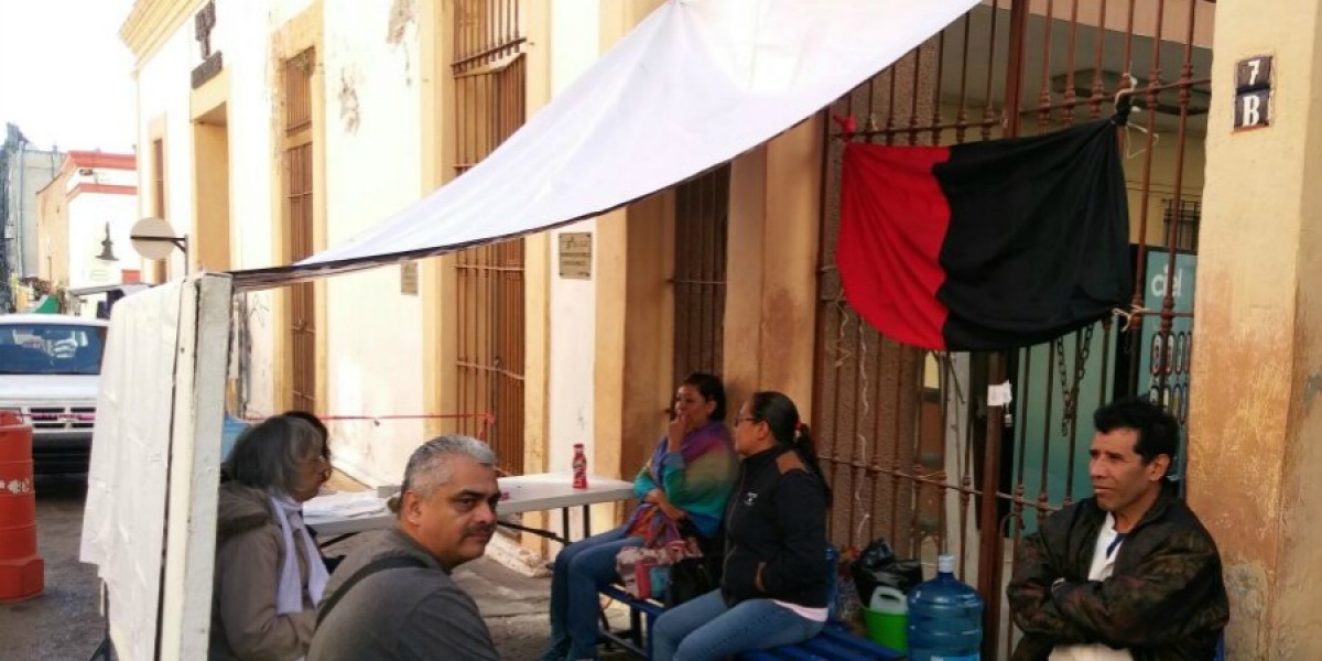 Continúa paro de labores de trabajadores administrativos de la UAEM