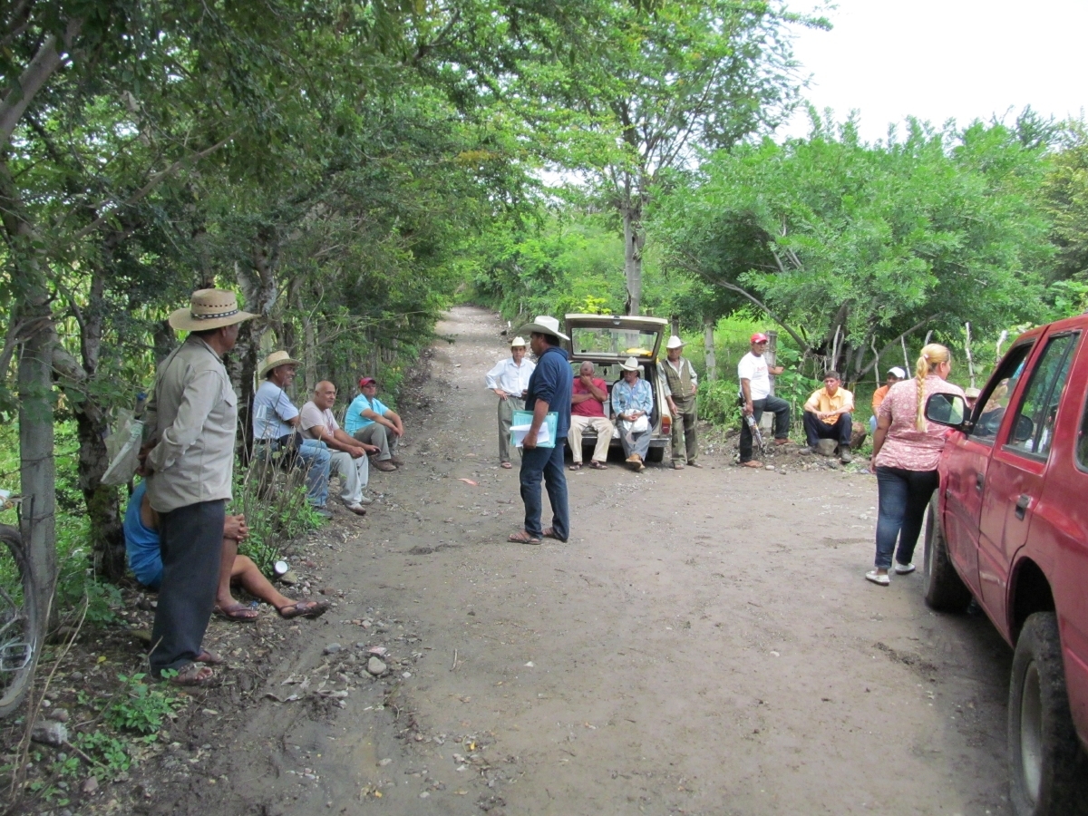 Vecinos que tienen tomado el basurero de Zacatepec piden su cierre definitivo