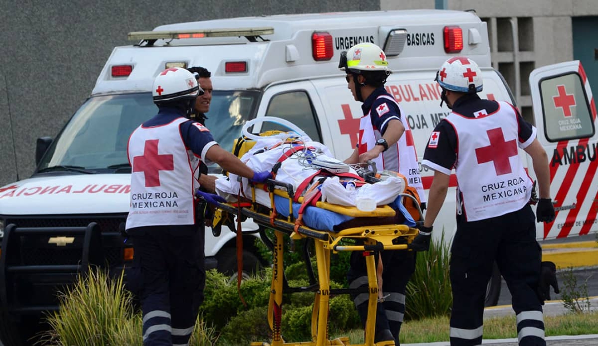Ataque a tiros deja un muerto y una mujer herida
