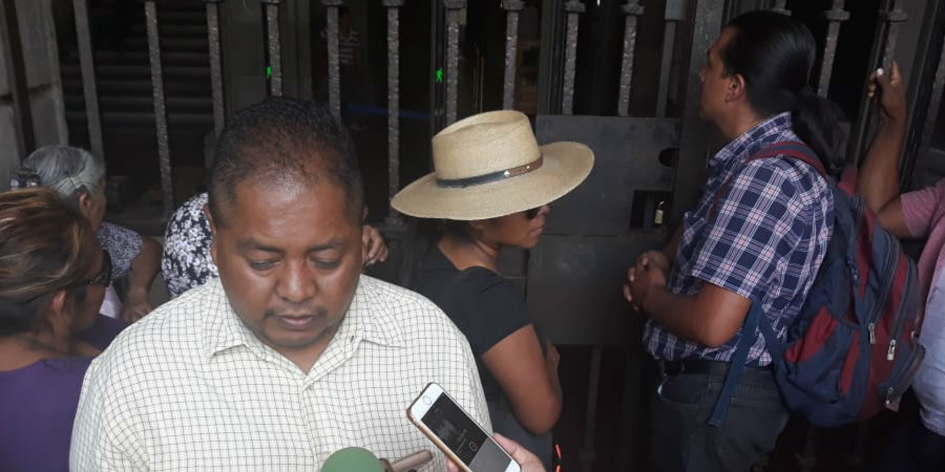 Bloquean antorchistas accesos a Palacio de Gobierno
