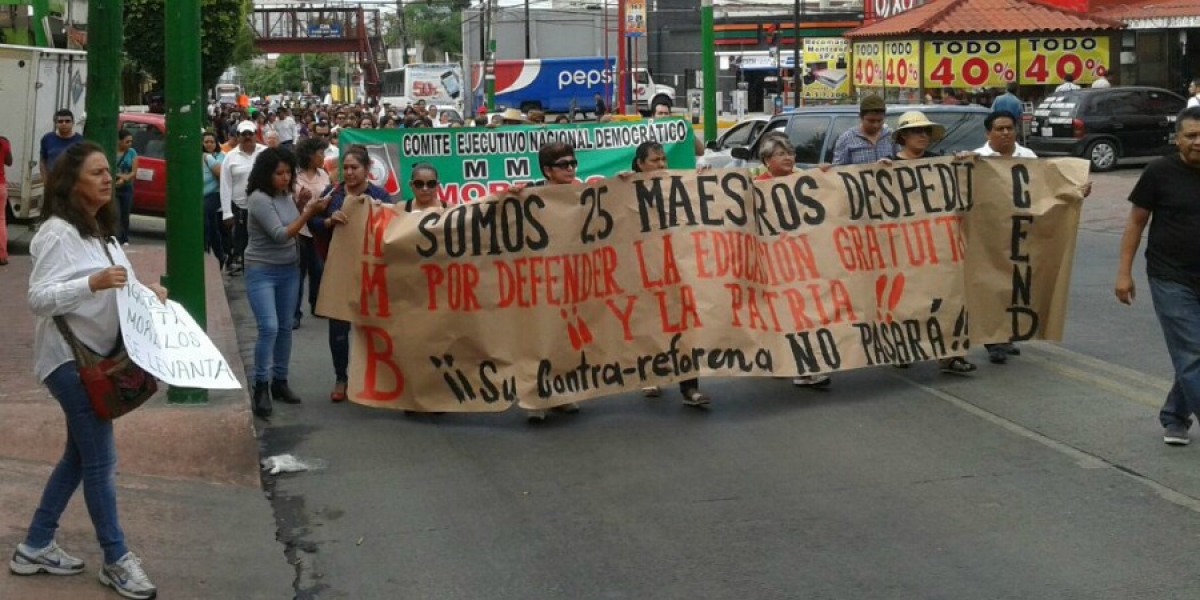 Maestros se organizan para efectuar acciones en repudio a la represión en Oaxaca; marchan y liberan casetas