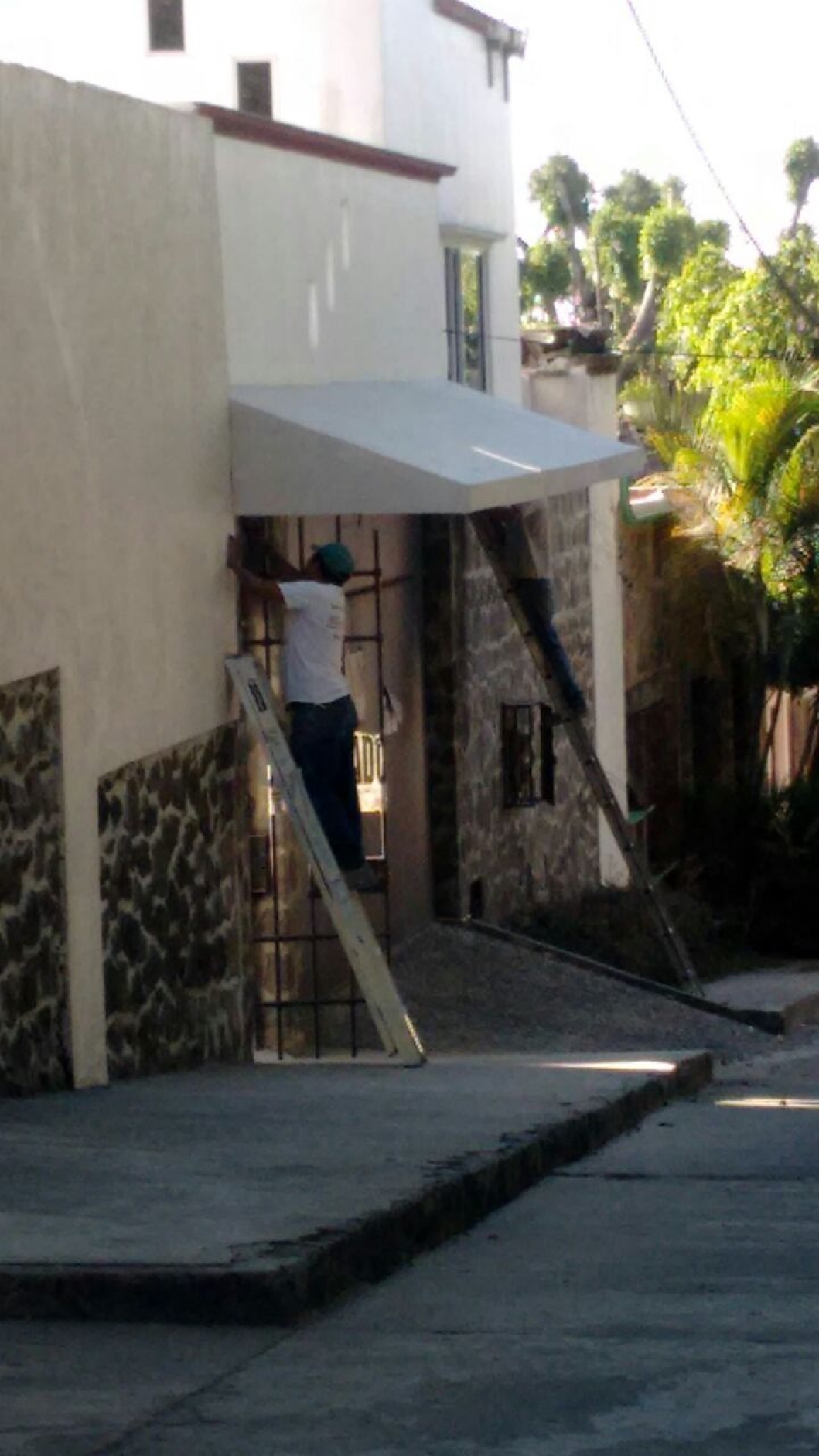 Denuncian tolerancia de funcionarios contra obras irregulares