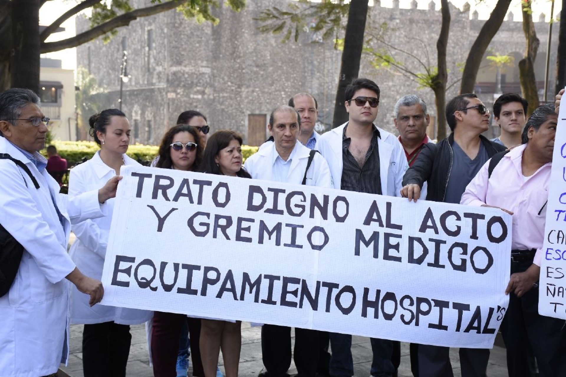 Médicos se manifiestan nuevamente para enarbolar las demandas del gremio