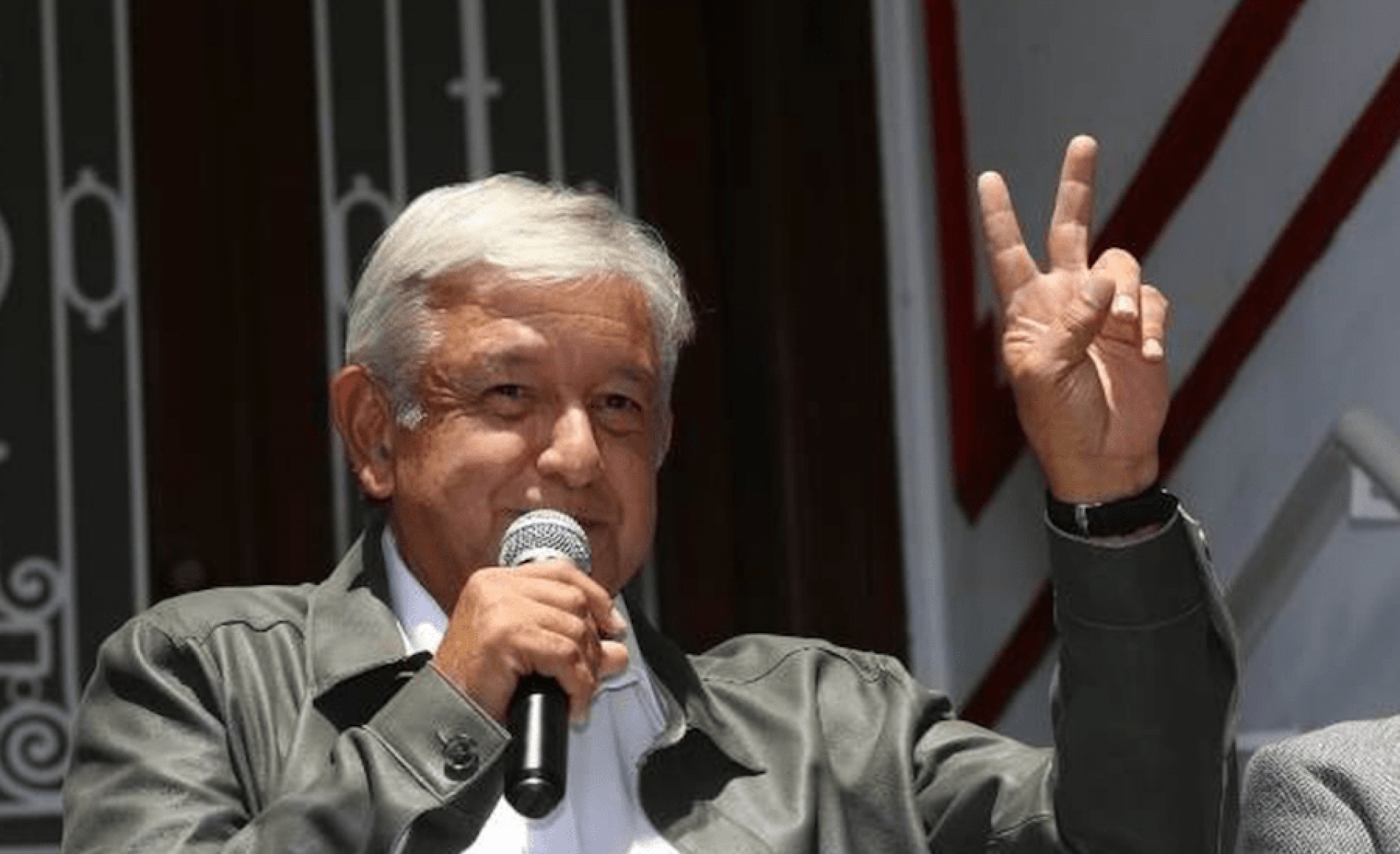 En próximo Gobierno no habrá porros, grupos de choque ni espionaje, promete AMLO