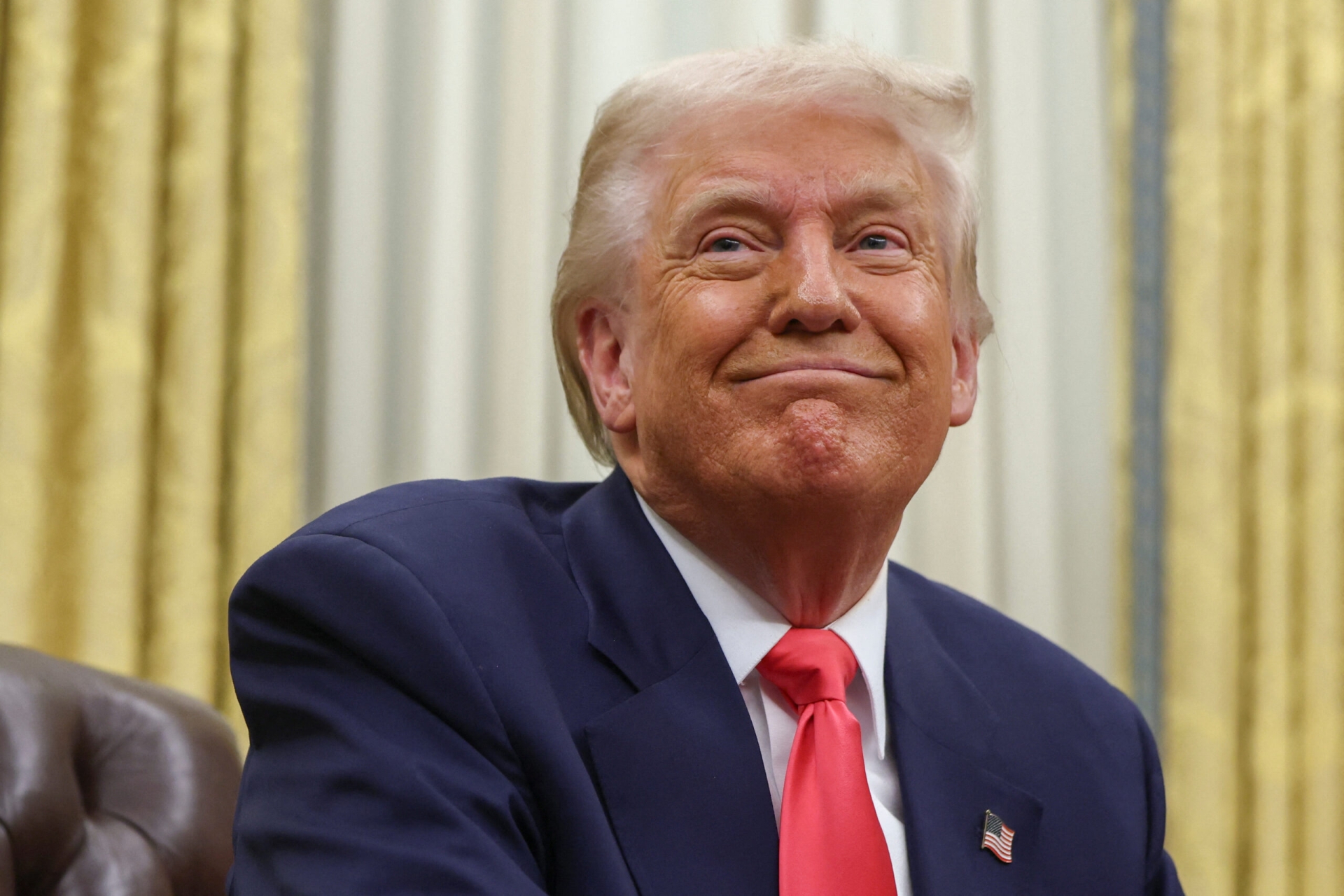 Trump ofrece 'billones' a Groenlandia, pero apoyará lo que decida sobre su futuro