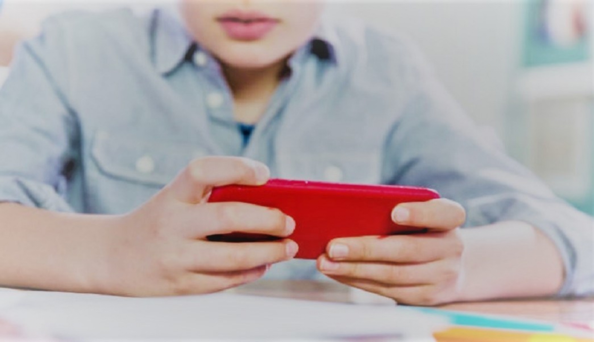 Niño se quita la vida porque su mamá le prohibió el celular