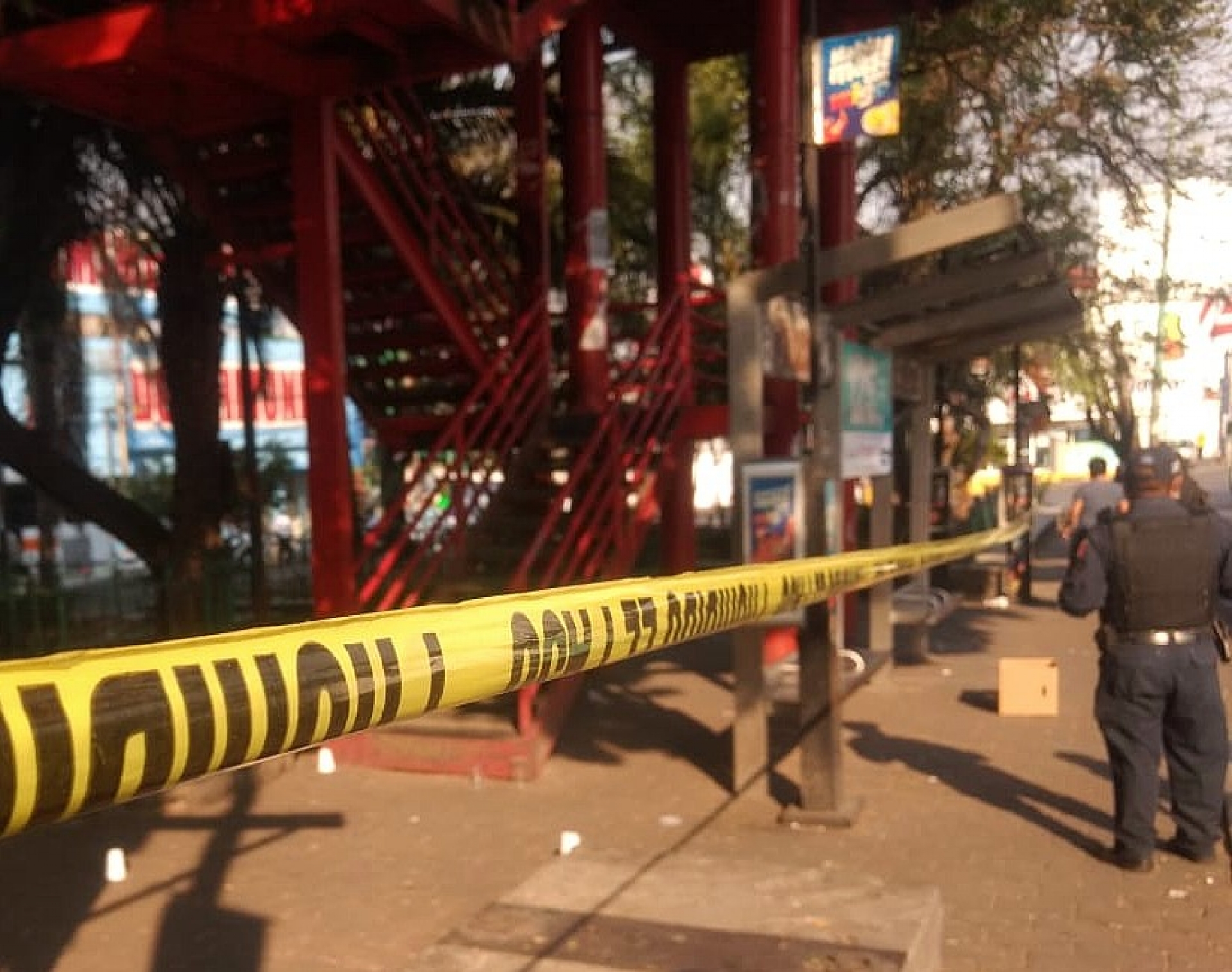 Disparan y lesionan a un policía y dos transeúntes en la glorieta La Luna, en Cuernavaca