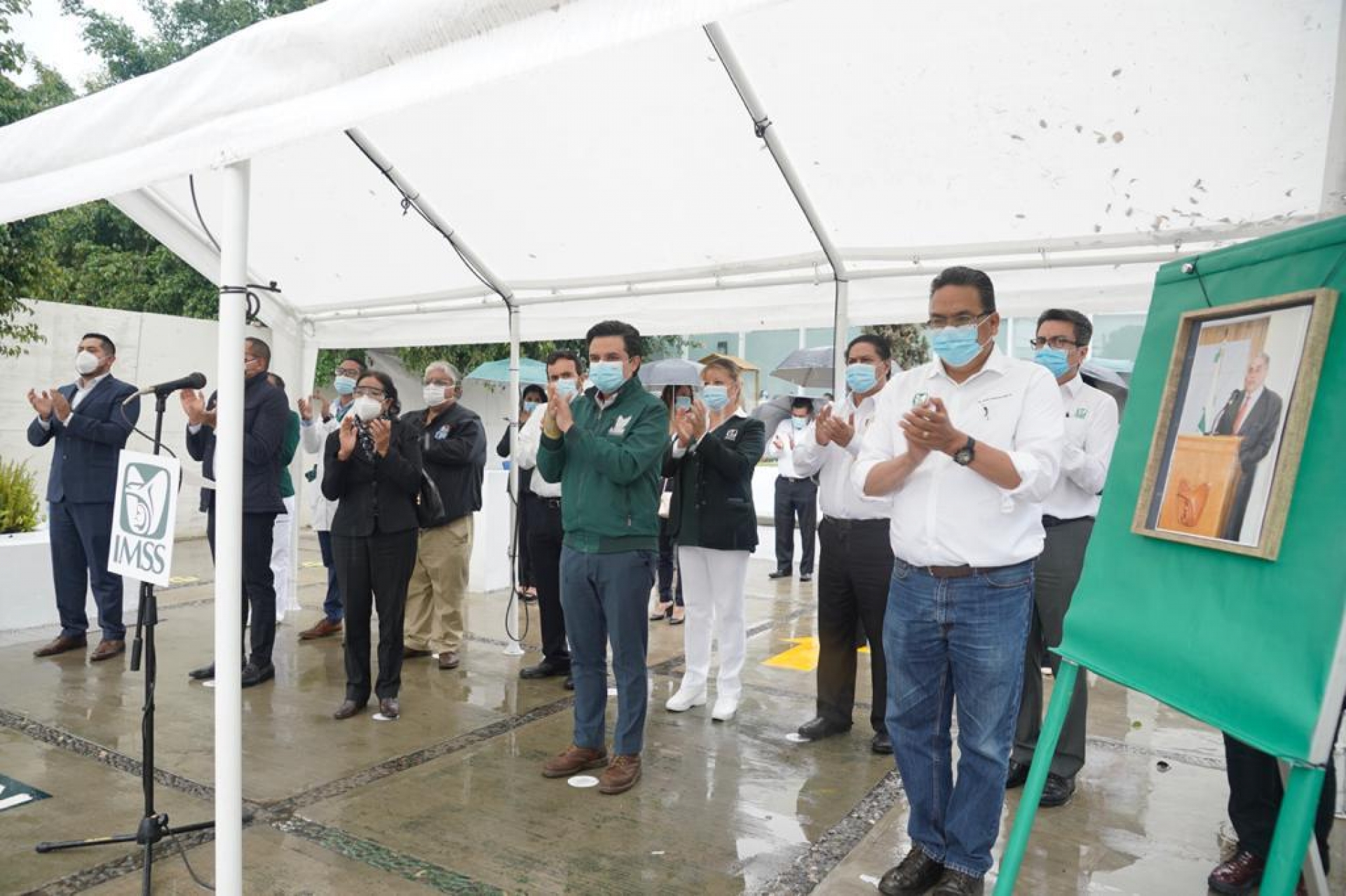 Encabeza director del IMSS homenaje póstumo al doctor Francisco Monsebaiz