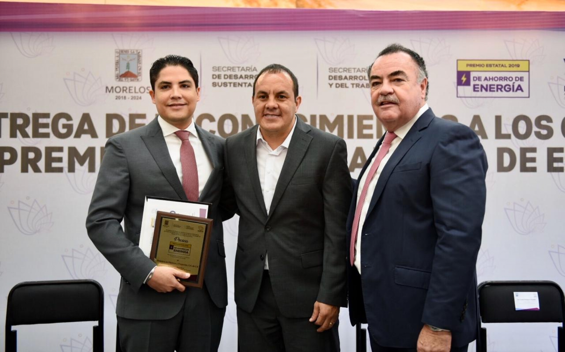 Entrega gobernador reconocimientos a ganadores del Premio de Ahorro de Energía