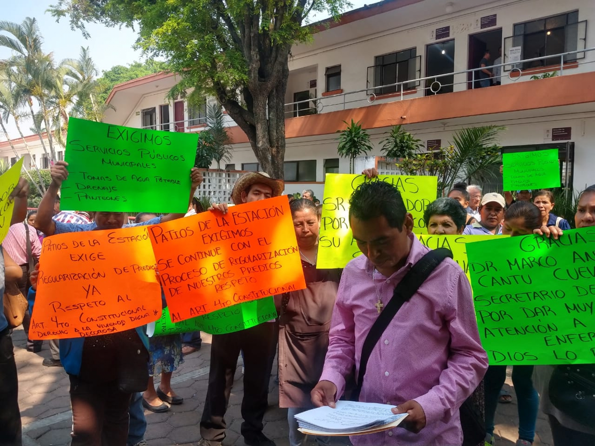 Se manifiestan habitantes de Patios de la Estación en Ayuntamiento de Cuernavaca