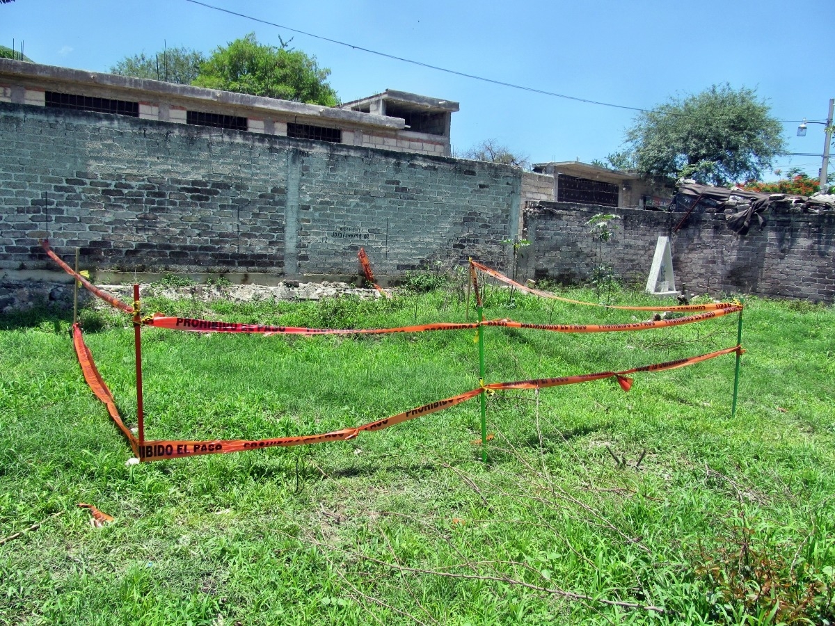 Acordonan fosa común en panteón de Jojutla