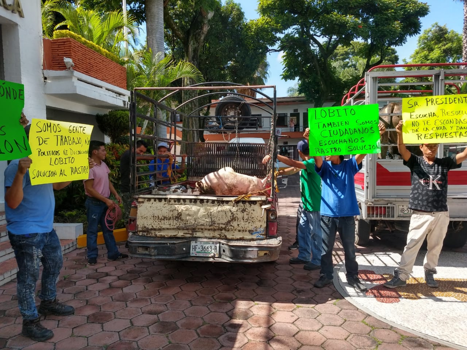 Protestan productores de carne en el Ayuntamiento de Cuernavaca
